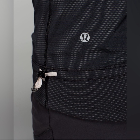 Lulu lemon Black Striped rest less tank black/burlap texture black dune. - Picture 12 of 13